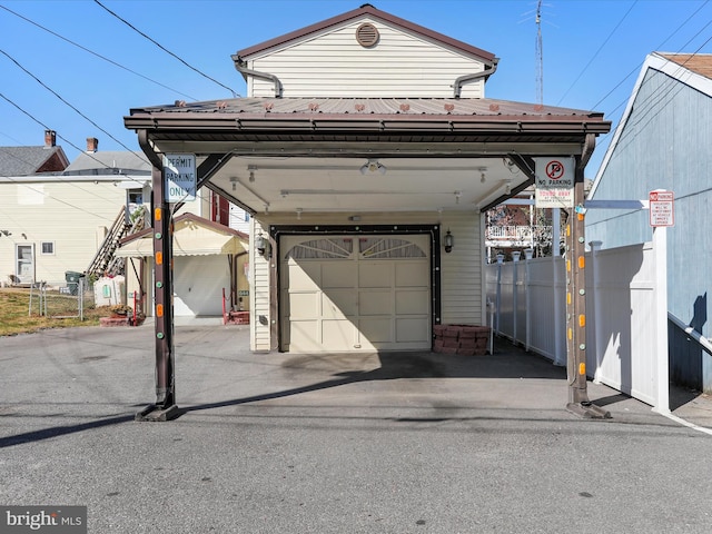 view of front facade featuring a garage