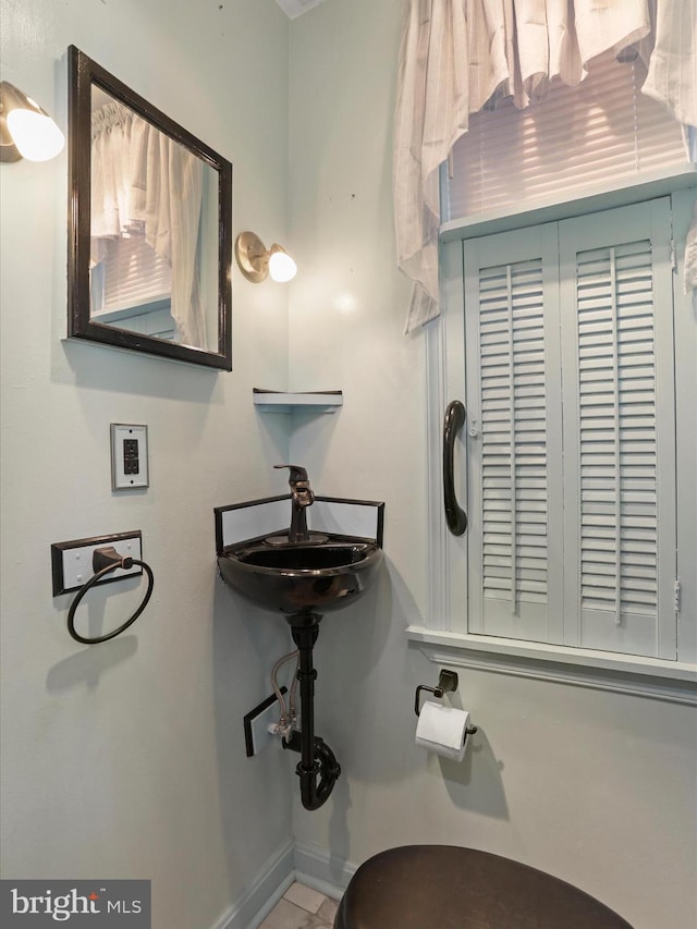 bathroom featuring sink