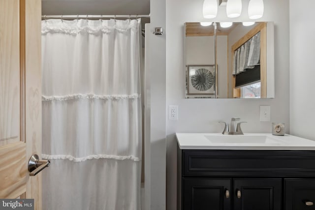 bathroom featuring a shower with curtain and vanity