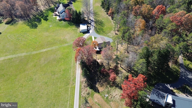 birds eye view of property featuring a rural view