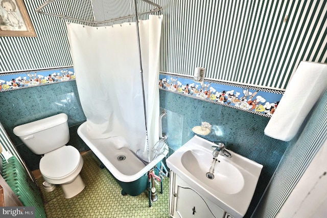 full bathroom featuring vanity, shower / tub combo, and toilet