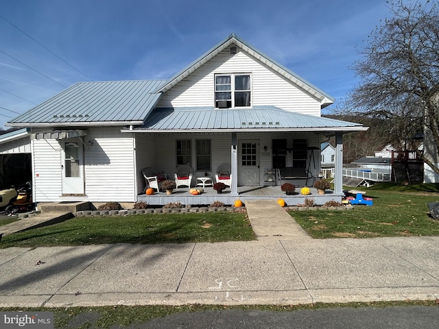 view of front facade with a porch and a front lawn