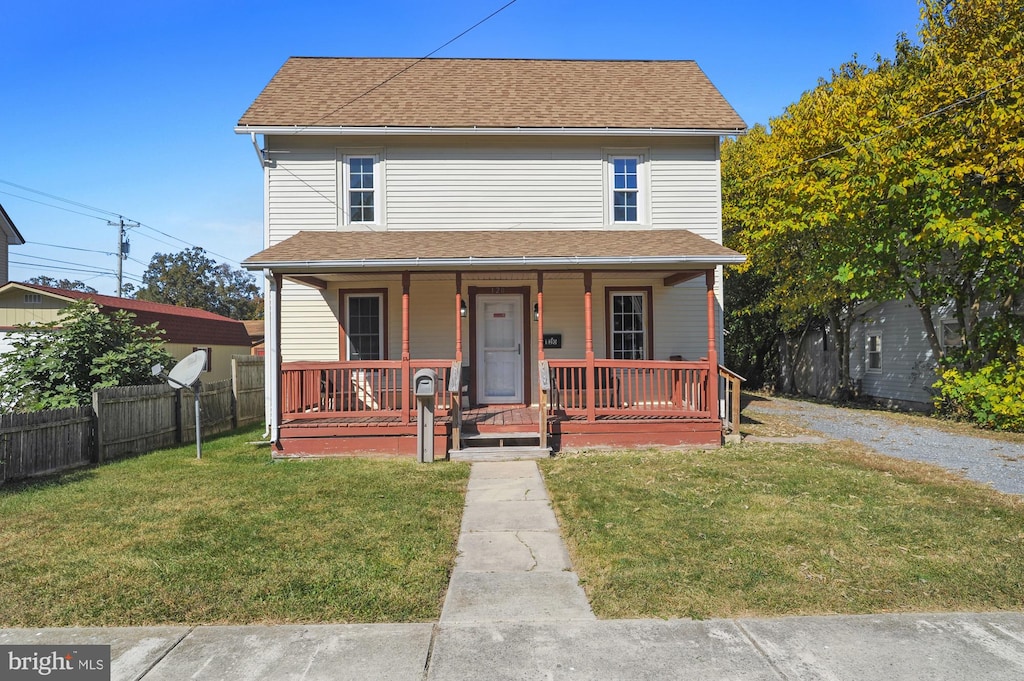 view of front facade featuring a porch and a front yard