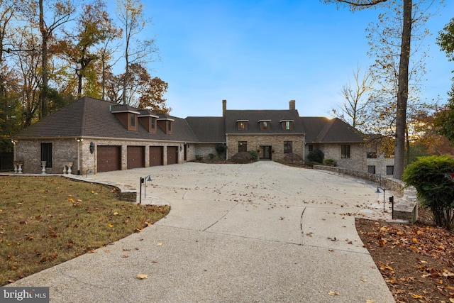 view of front of home with a front lawn