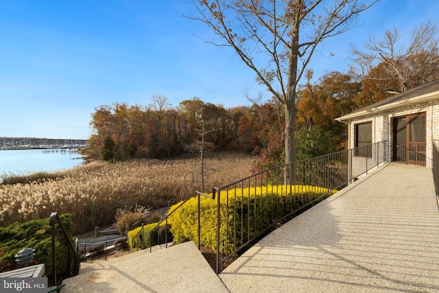 view of yard featuring a water view