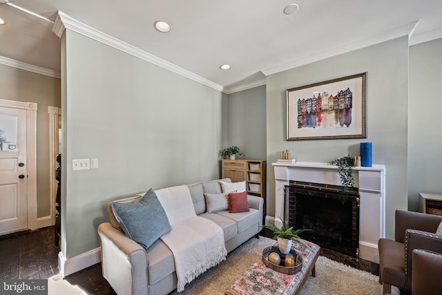 living room with dark wood-type flooring and crown molding