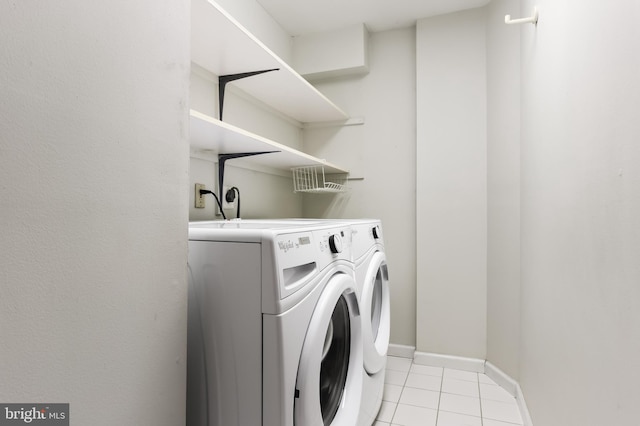 washroom featuring light tile patterned flooring and washing machine and dryer