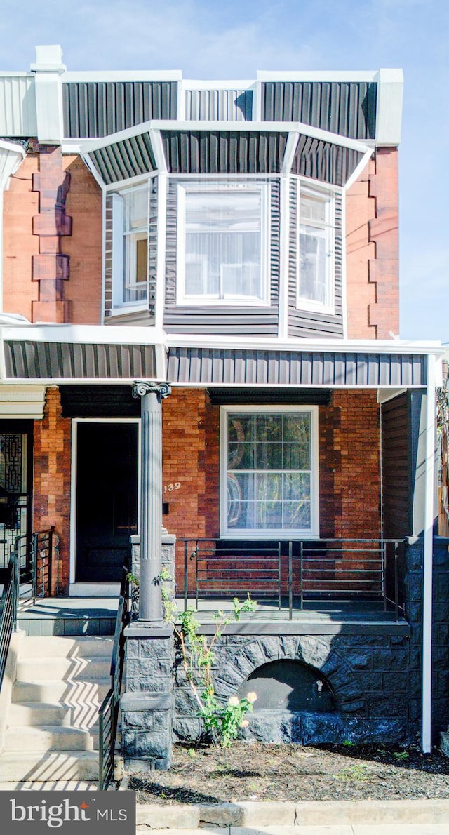 view of front of house featuring covered porch