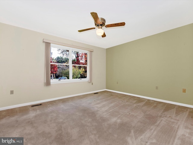 unfurnished room with carpet flooring and ceiling fan