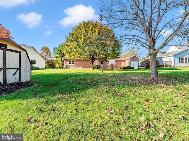 view of yard with a shed