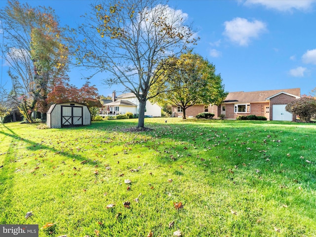 view of yard featuring a storage unit