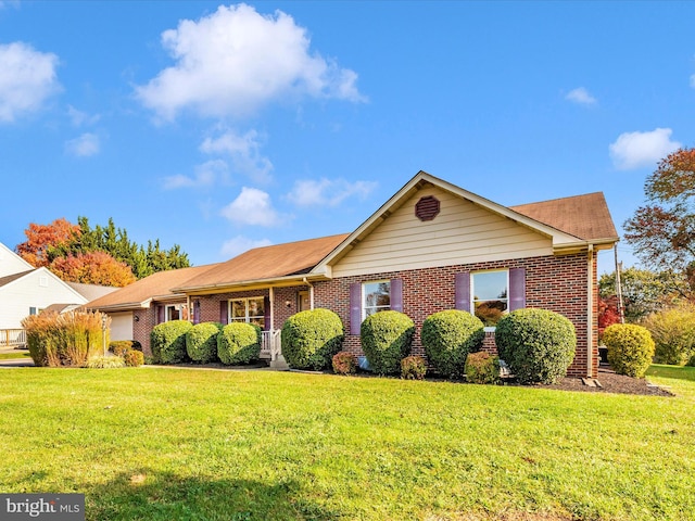 single story home with a front lawn