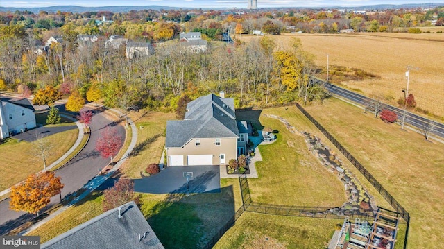 birds eye view of property featuring a rural view