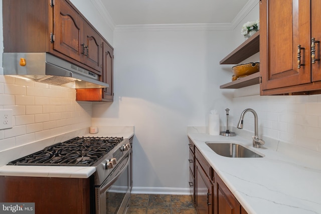 kitchen with gas stove, under cabinet range hood, ornamental molding, a sink, and baseboards
