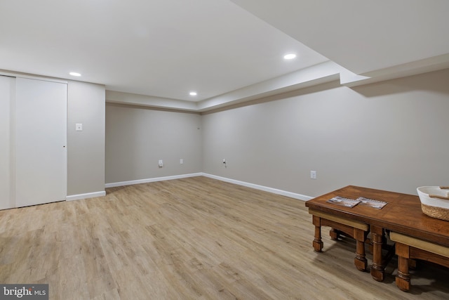 finished below grade area featuring recessed lighting, light wood-style flooring, and baseboards