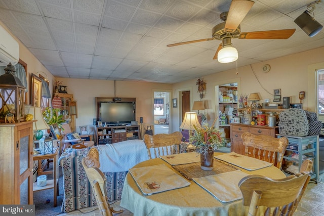 dining area with ceiling fan