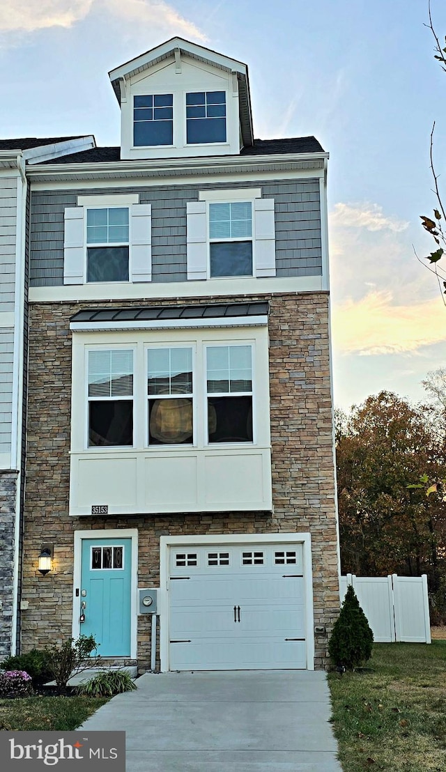 view of front facade featuring a garage