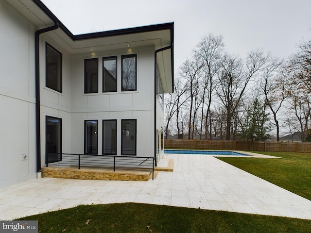 5005 Ravensworth Rd, Annandale, VA 22003 - back of property with a patio