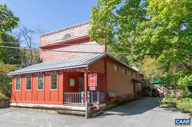 view of front of house with a porch