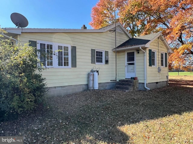 rear view of house featuring a yard