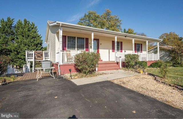 view of front of property with covered porch