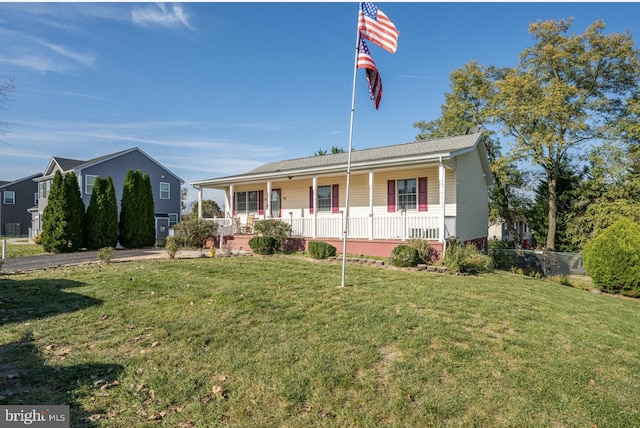 view of front of house with covered porch and a front lawn