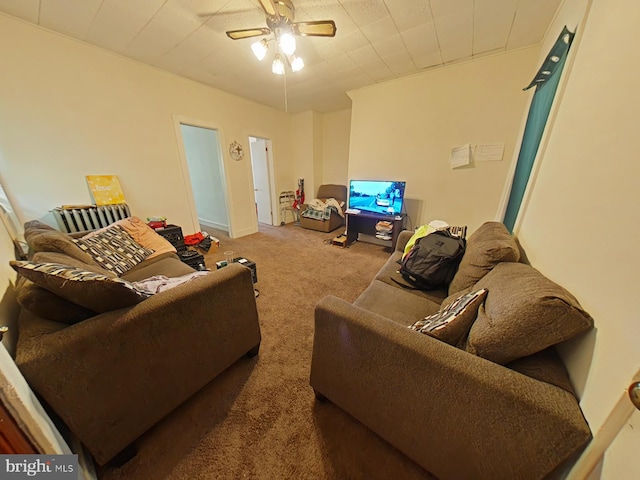 carpeted living room featuring ceiling fan