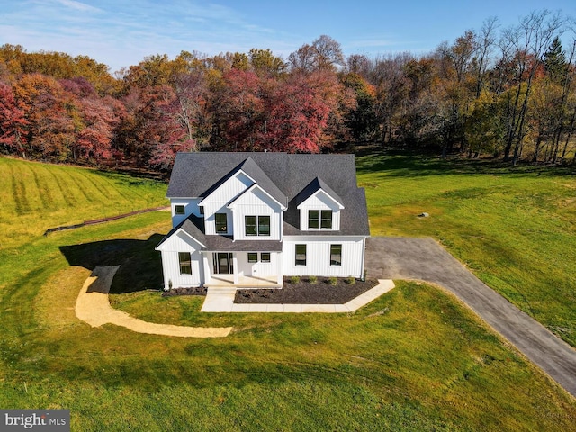 view of front of property with a front yard