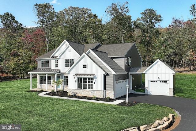 view of front facade featuring a front yard and a garage