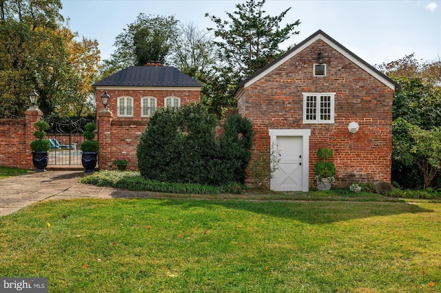 view of outdoor structure featuring a lawn