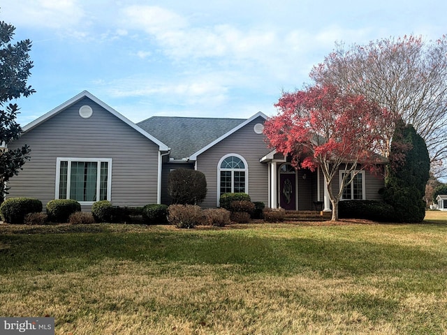 view of front of home featuring a front yard