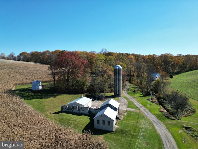 birds eye view of property featuring a rural view