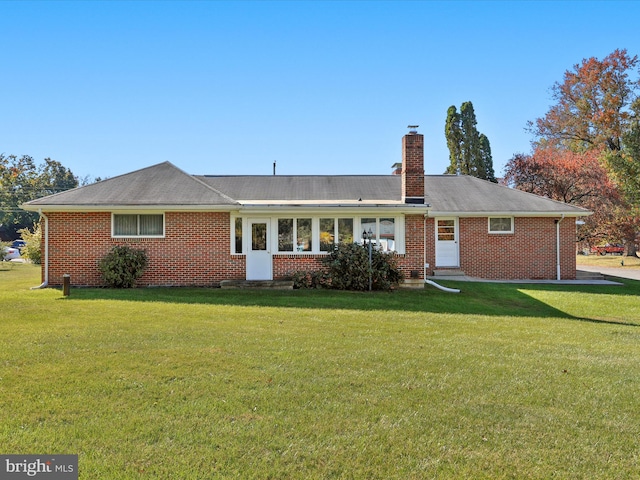 back of house featuring a lawn