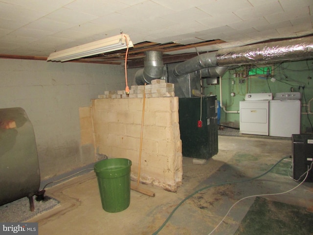 basement featuring independent washer and dryer