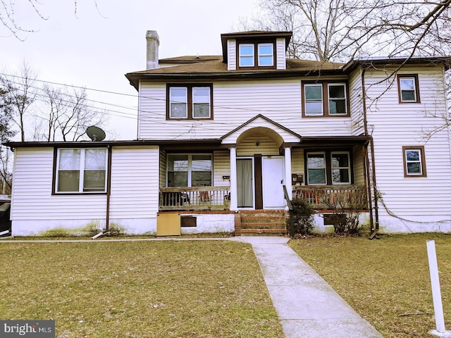 view of front facade featuring a front yard and a porch