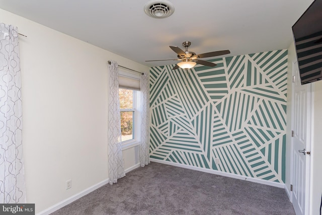 carpeted empty room featuring ceiling fan