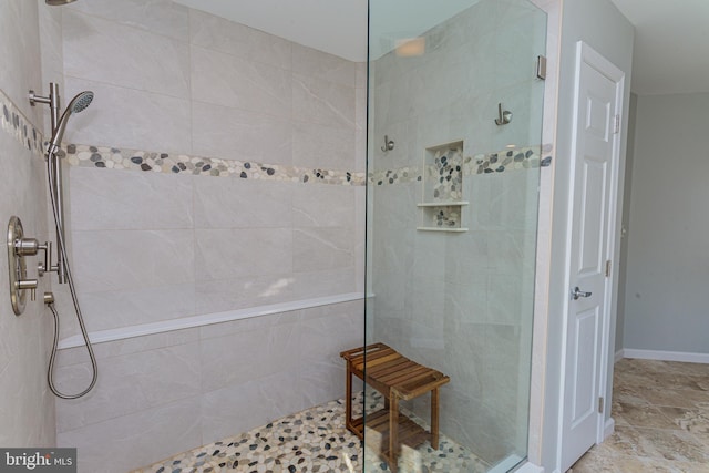 bathroom featuring a tile shower