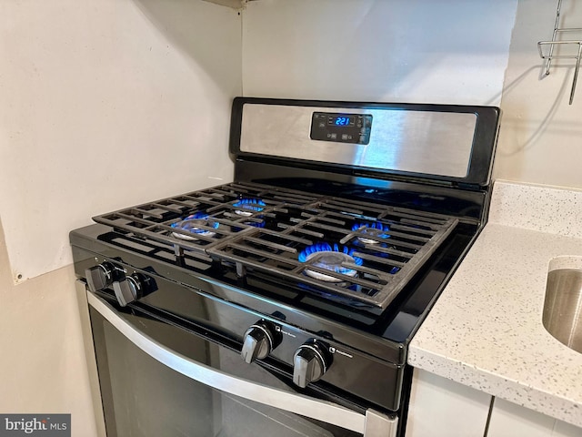 room details with gas range