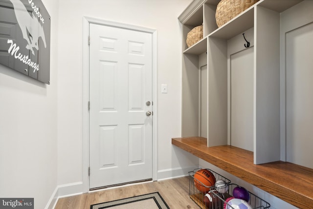 201 Fieldstone Dr Unit 23, Hanover, PA 17331 - mudroom featuring baseboards and light wood-style floors