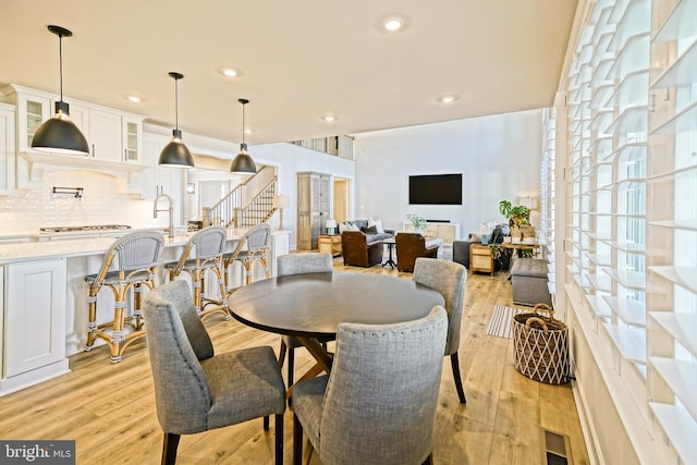 dining room with visible vents, recessed lighting, and light wood-style flooring