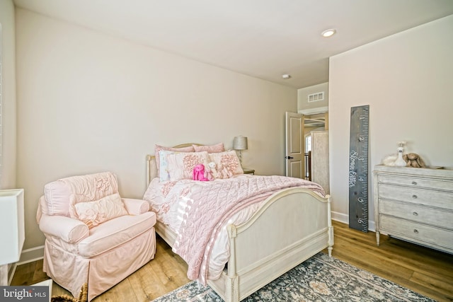 bedroom featuring visible vents, wood finished floors, and recessed lighting