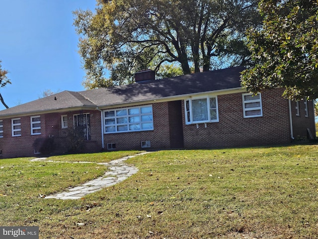 view of front of home featuring a front yard