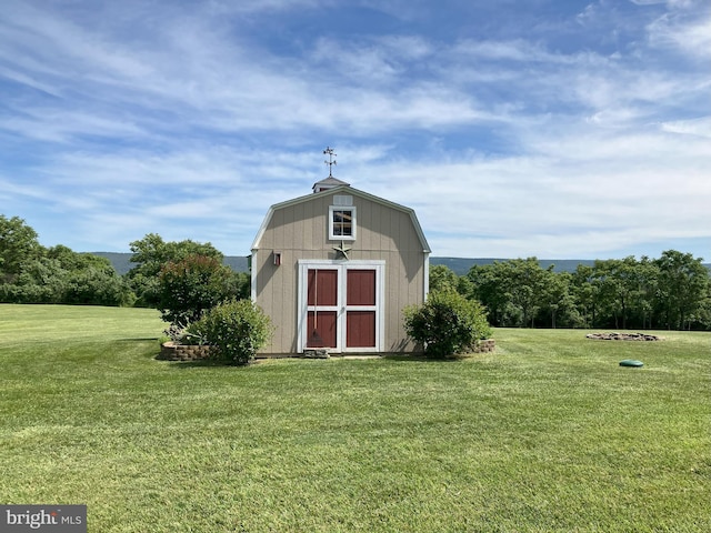 view of outdoor structure with a yard