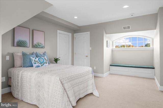 bedroom with carpet flooring