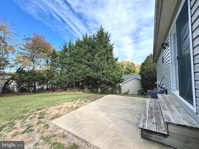 view of yard with a patio area