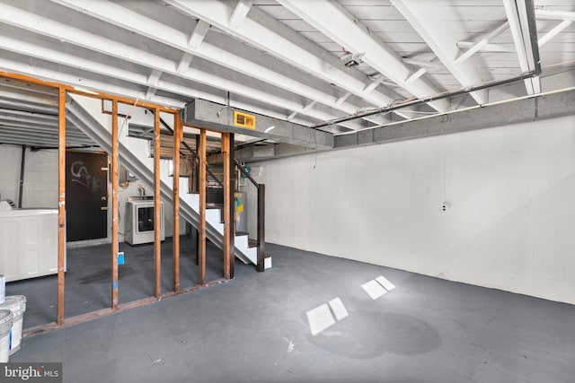 basement featuring washer / dryer