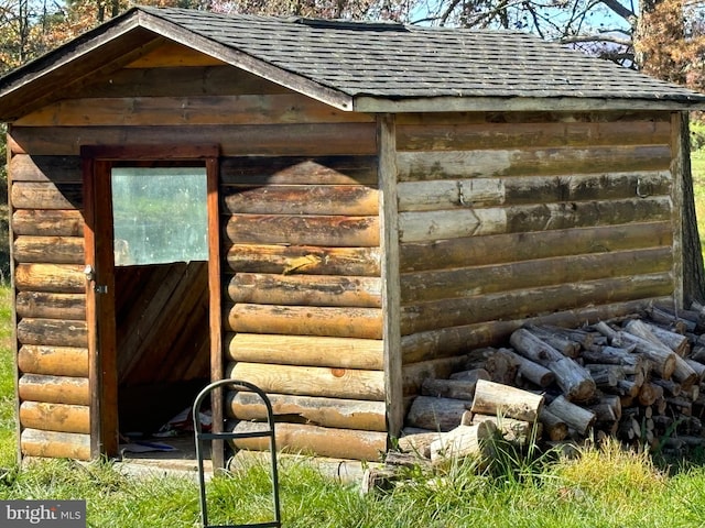 view of outbuilding