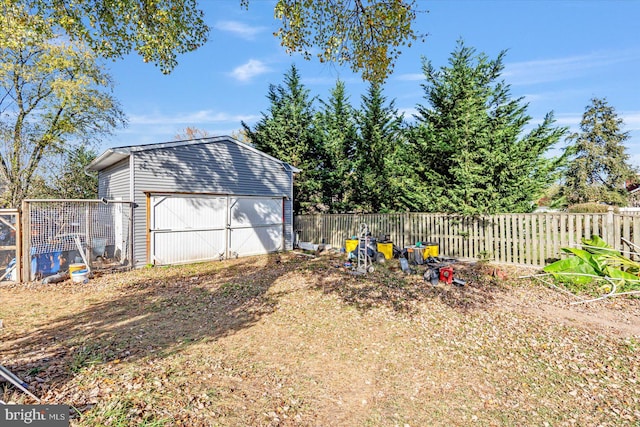 view of yard with an outdoor structure