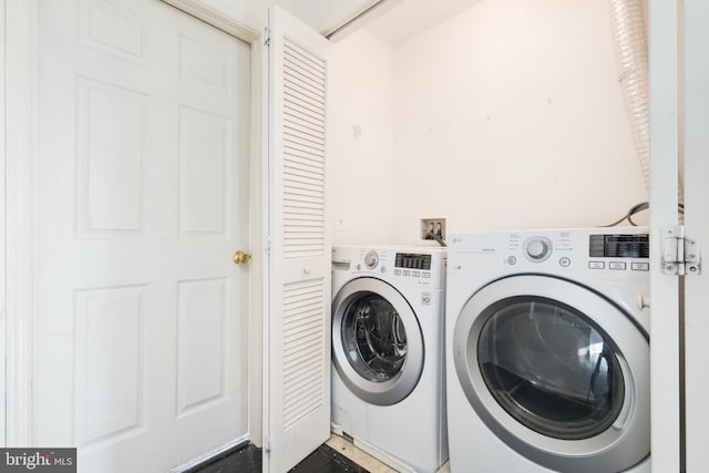 washroom with washing machine and dryer