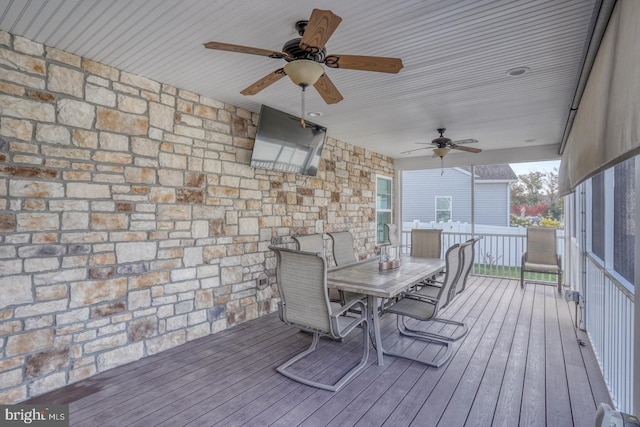 deck with ceiling fan